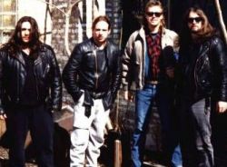 www.roadrunnerrecords.com