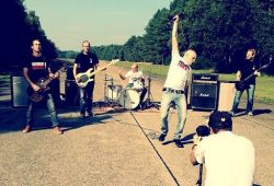 Copyright by https://www.facebook.com/pages/convict/384676344890553 https://www.facebook.com/pages/convict/384676344890553