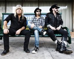 Copyright by https://www.facebook.com/officialmotorhead https://www.facebook.com/officialmotorhead